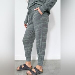 Splendid Supersoft Camo Jogger XS